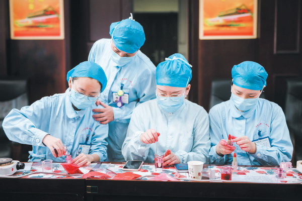 5・12 国际护士节 龙湾区第一人民医院举办“口红DIY”活动