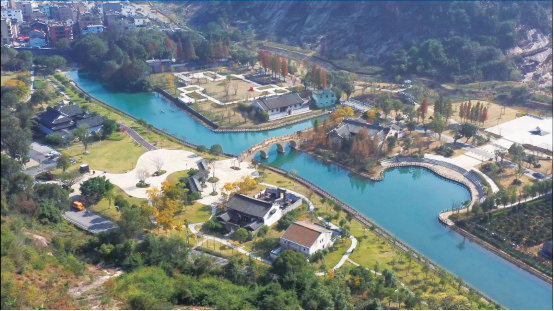 俯瞰山清水秀的钟秀园。.png 俯瞰山清水秀的钟秀园。.png