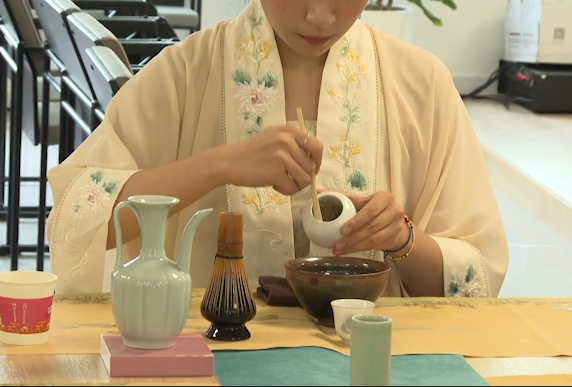 《梦华录》中的“点茶”“斗茶”有多美？高校学子带茶文化走进瓯海未来社区