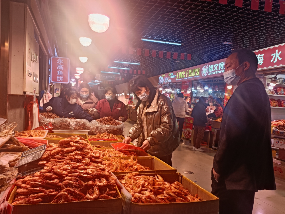 瓯海：年货市场销售旺 红红火火迎新春