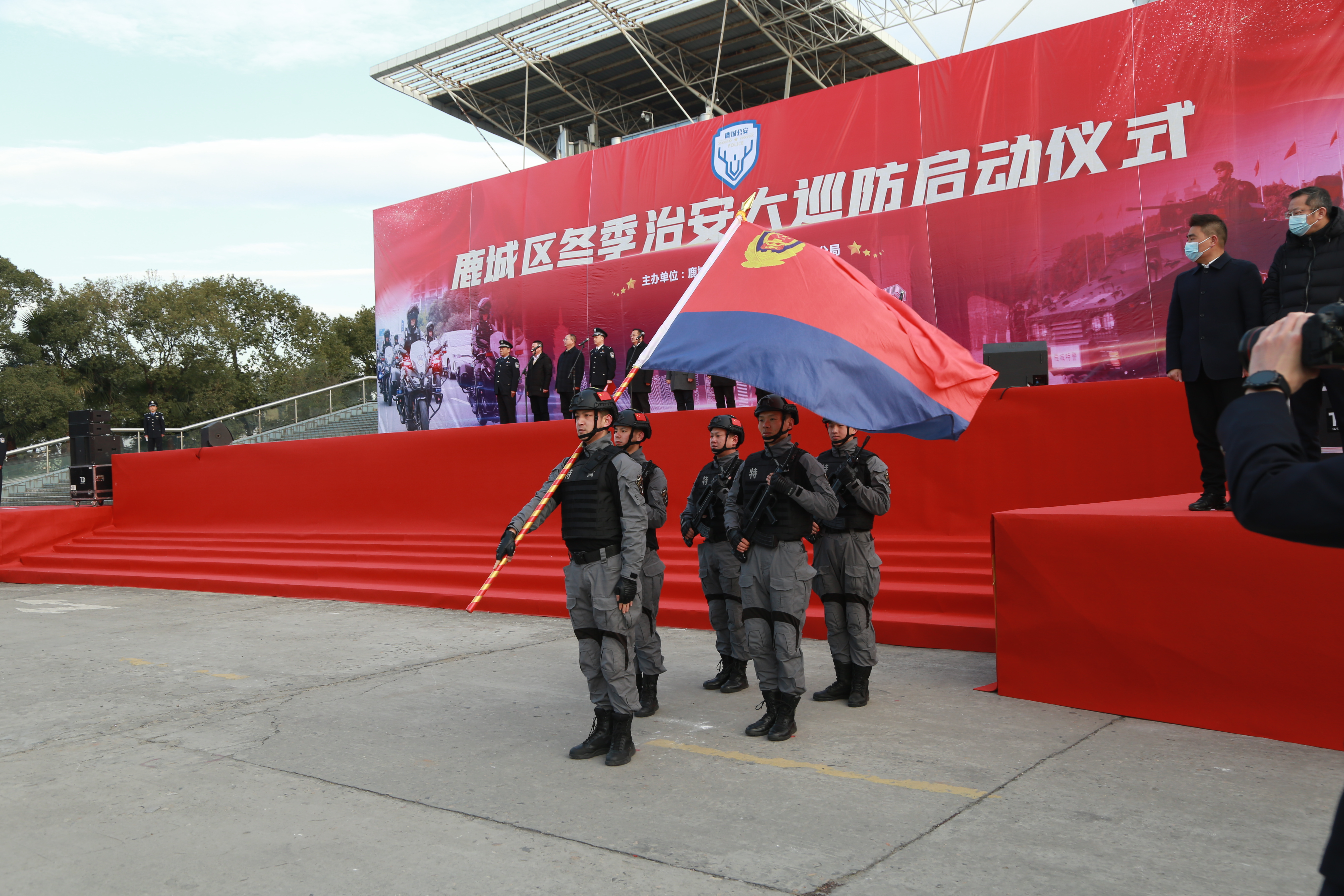 平安过春节温州市鹿城区启动冬季治安大巡防
