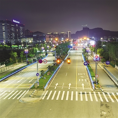 温州大道(龙江路—茅永路)段夜景照明.